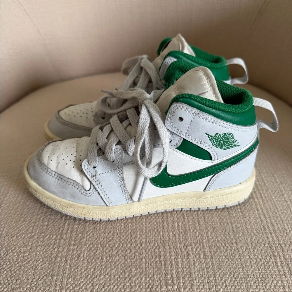 Nike Kids' Low-Top Sneakers in White and Green